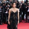 Cannes 2022: Eva Longoria apostou em vestido longo preto que tinha transparência na região do busto, pernas e cintura