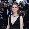Cannes 2022: Julianne Moore escolheu vestido preto Bottega Veneta