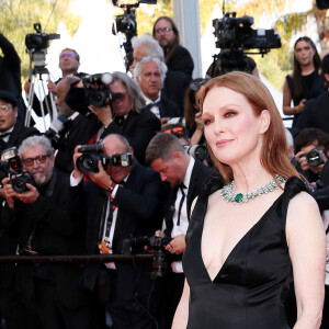Cannes 2022: Julianne Moore foi destaque no primeiro dia do tapete vermelho do festival de cinema