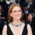 Cannes 2022: Julianne Moore estava com colar de esmeraldas que valorizou seu look preto