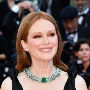 Cannes 2022: Julianne Moore estava com colar de esmeraldas que valorizou seu look preto