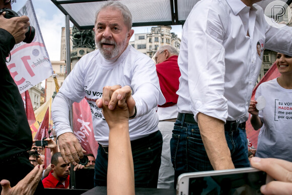 Ex-presidente Lula receberá personalidades políticas conhecidas, como Dilma Rouseff, Fernando Haddad e Geraldo Alckimin, em casamento