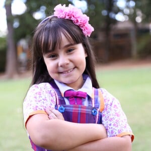 As crianças como Frida (Sienna Belle) agradam na disputa de talentos na novela 'Carinha de Anjo' no capítulo de quinta-feira 26 de maio de 2022