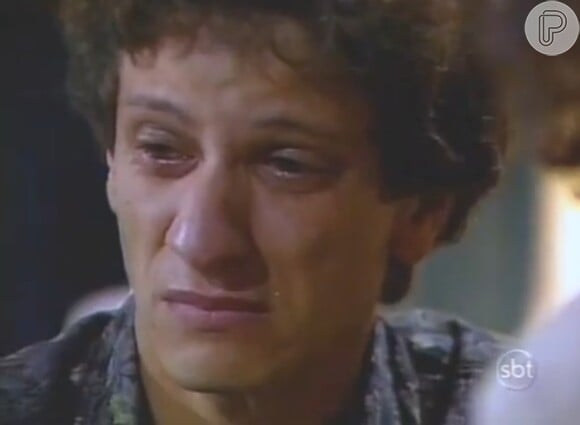Renato/Reno (Ernesto Piccolo) chora a morte do pai no fim da novela 'Pantanal'
