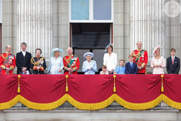 Membros da família real fizeram aparição em famosa varanda durante abertura das comemorações do Jubileu de Platina da rainha