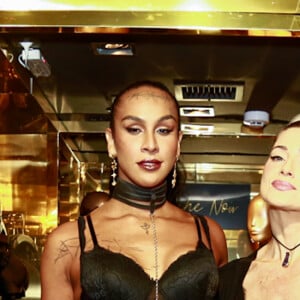 Letícia Spiller e Linn da Quebrada usaram um look sexy com transparência e peças de lingerie preta


