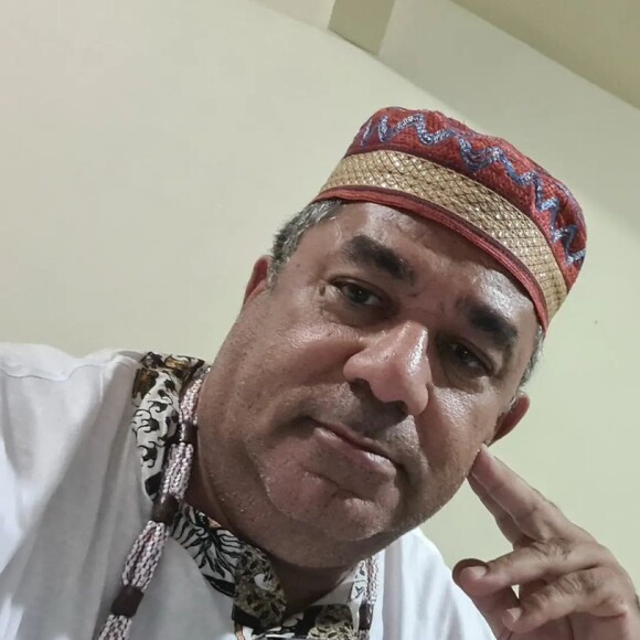 Foto de Mauro Machado, pai de Anitta, em leito de hospital foi um pedido do próprio: 'Agradecendo a rede de orações que todos vocês fizeram ontem'