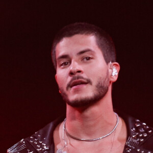 Arthur Aguiar anunciou o adiamento de sua turnê para realizar uma cirurgia de urgência