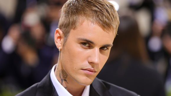 Justin Bieber: doença grave afasta cantor de shows e desabafo expõe frustração. 'Piorando'