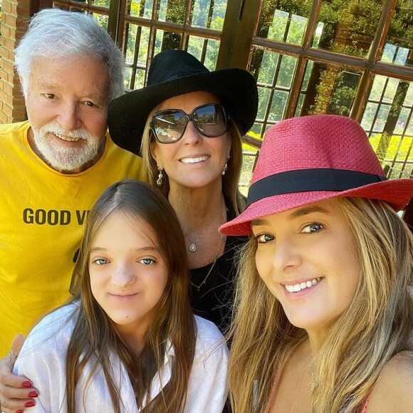 Os pais de Ticiane Pinheiro prestigiaram a festa