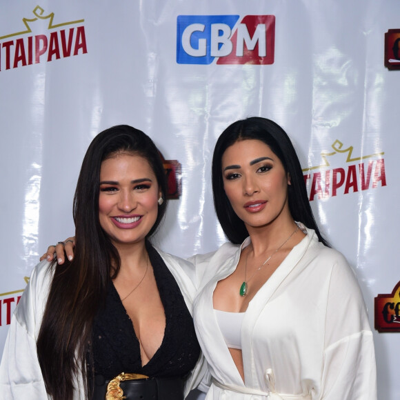 Em Caruaru, Simone cantou o show quase todo sozinha; Simaria chegou faltando 10 minutos para o fim do espetáculo