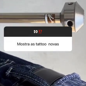João Guilherme tem um 'J' tatuado no bumbum