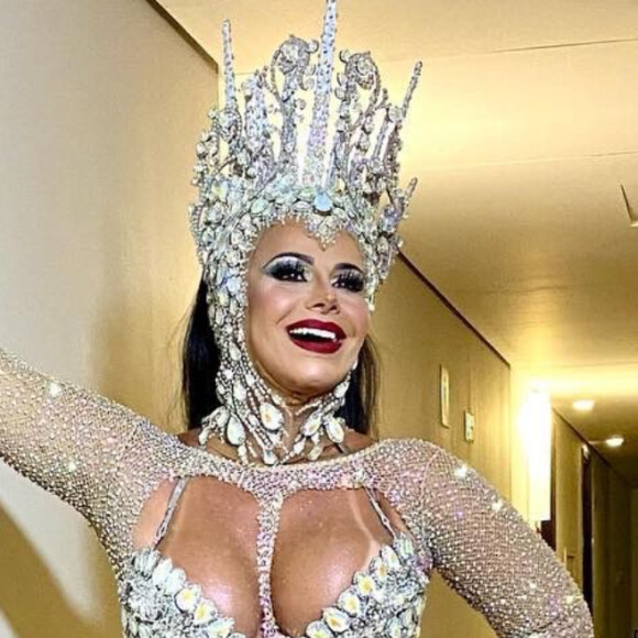 Viviane Araújo desfilou grávida no Carnaval deste ano