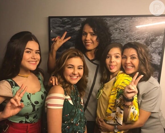 Klara Castanho foi apoiada por pela atriz Dadá Coelho - na foto, as artistas aparecem com Maísa Silva, Thalita Rebouças e Larissa Manoela. 'Te amo, Dada. Te amo', escreveu Klara