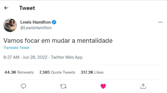 Lewis Hamilton pediu uma mudança de mentalidade das pessoas