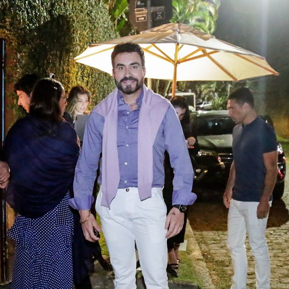 Padre Fábio de Melo compareceu à festa de Ingrid Guimarães no Rio de Janeiro