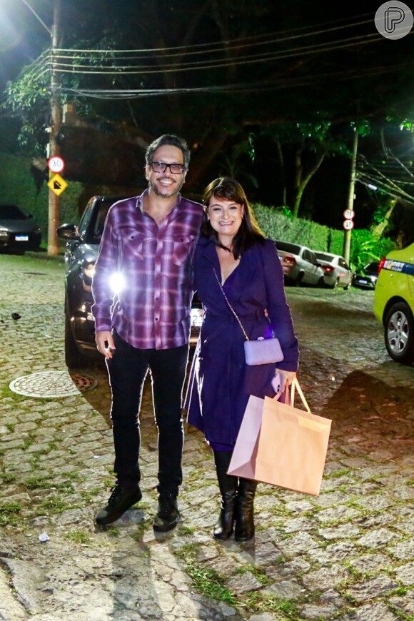 Lúcio Mauro Filho posou com a mulher, Cíntia Oliveira, na festa de Ingrid Guimarães