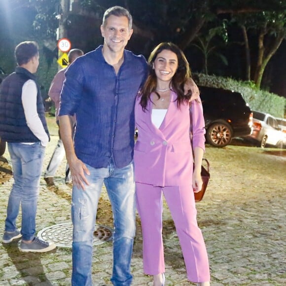 Giovanna Antonelli e o marido, Leonardo Nogueira, marcaram presença na festa de Ingrid Guimarães