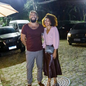 Sheron Menezzes acompanhada do marido, Saulo Bernard, na festa de Ingrid Guimarães