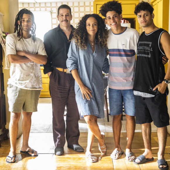 Tenório tem uma segunda família na novela 'Pantanal', que inclui Marcelo, que irá se envolver com Guta
