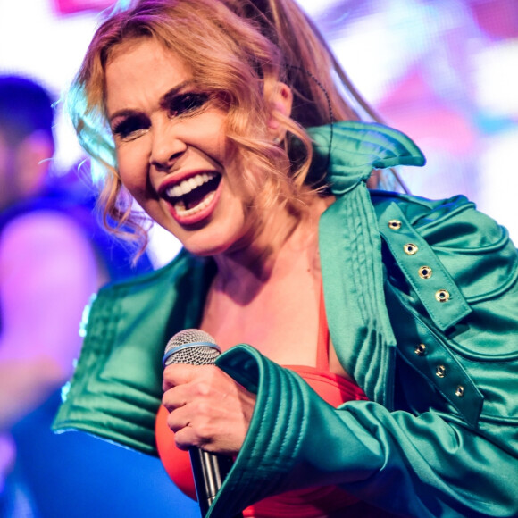 'Joelma está se recuperando das sequelas da Covid-19, portanto antes do show ela não teve autorização médica para atendimento no camarim', disse equipe