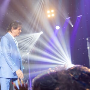 Fãs de Roberto Carlos se aglomeraram em frente ao palco antes do momento permitido