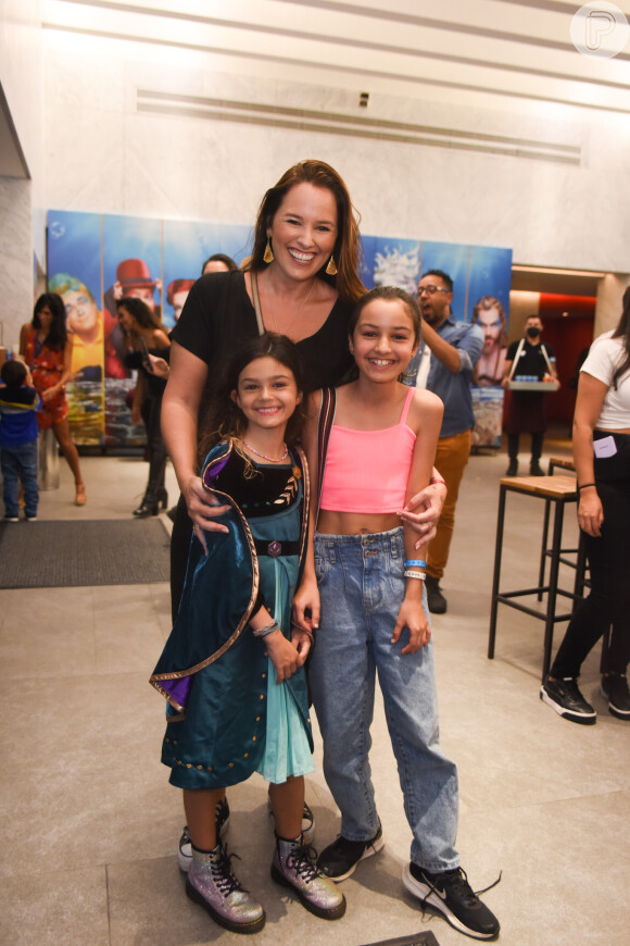 Mariana Belém com as filhas, Laura e Júlia, em musical de 'A Pequena Sereia'