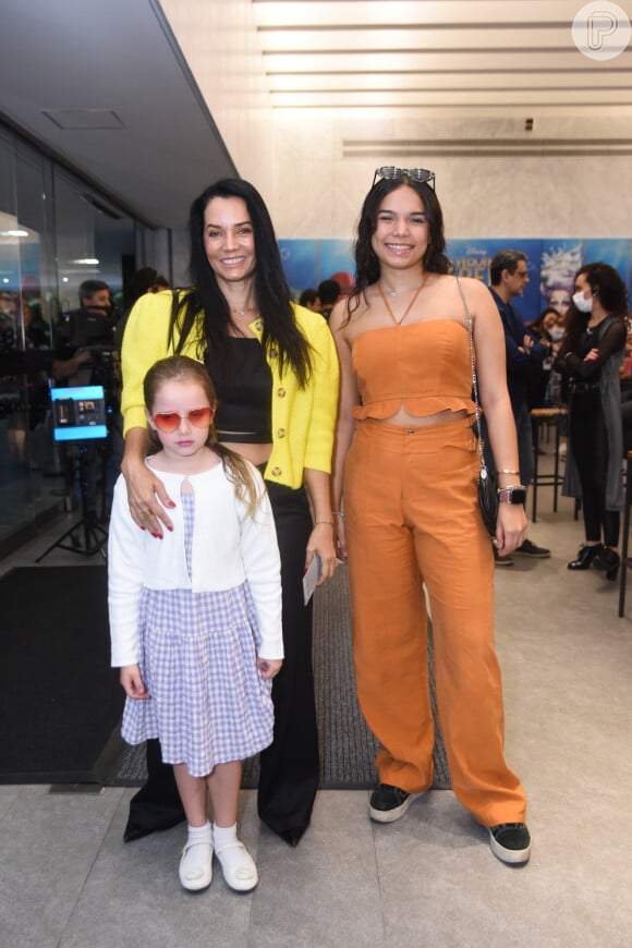 Mônica Carvalho com as filhas, Yacarla e Valentina, em 'A Pequena Sereia - O Musical'