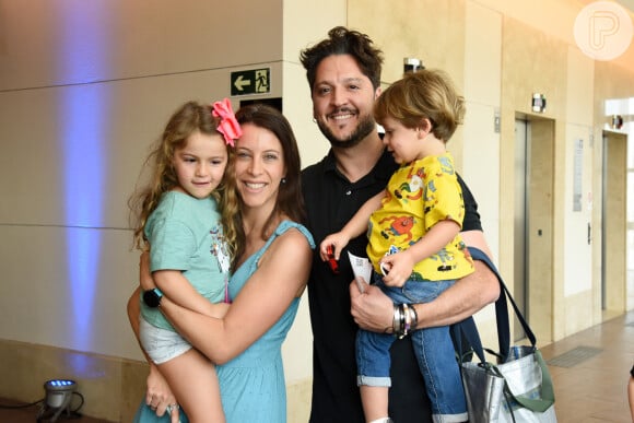 André Vasco, apresentador da RedeTV, a esposa Vivian Krybus e os filhos Wolf e Maya