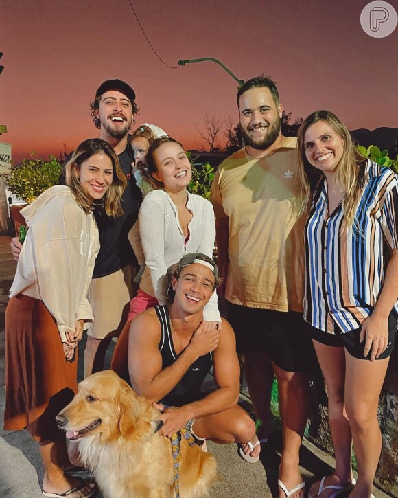 Larissa Manoela e André Luiz Frambach já vinham aparecendo juntos, mas agora confirmaram o namoro