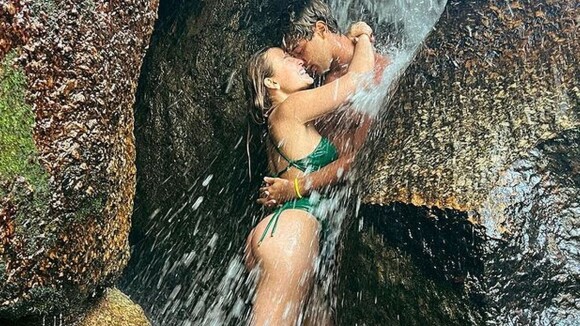 Larissa Manoela assume namoro com André Luiz Frambach em foto romântica: 'Veio aí'