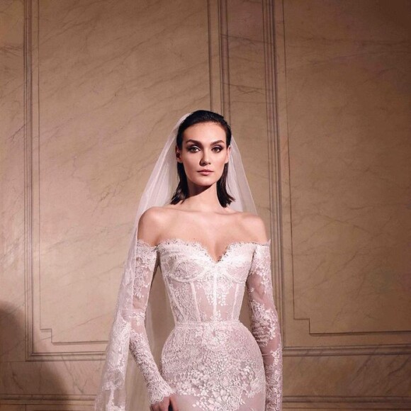 Jennifer Lopez escolheu vestido romântico e marcante para casamento com Ben Affleck