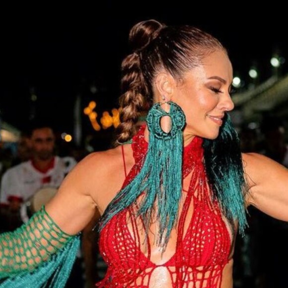 Paolla Oliveira relembra Carnaval em novas fotos nas redes sociais