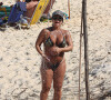 Viviane Araujo foi vista na praia do Recreio, Zona Oeste do Rio
