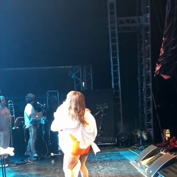 Coladinhos, Paolla Oliveira e Diogo Nogueira ainda fizeram um 'rala-coxa' na dança