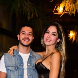 Irritada, Maíra Cardi disse que o marido pode não expor a verdade, mas ela fala