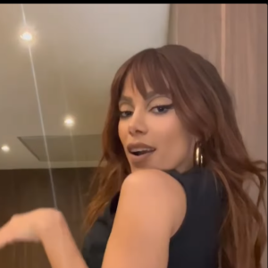  O vídeo postado por Anitta usando a calça já tem mais de 3 milhões de visualizações
 