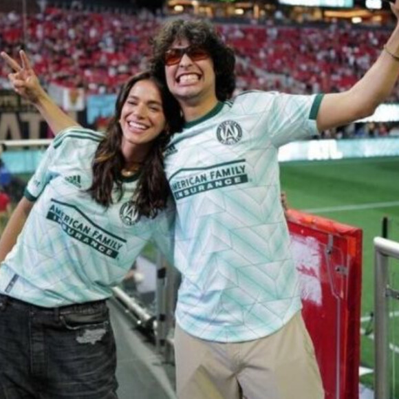 Parceiro de Bruna Marquezine no filme 'Besouro Azul', da DC Comics, Xolo Mariudeña anda grudado com Bruna Marquezine