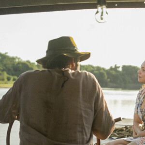 Maria Bruaca (Isabel Teixeira) foi expulsa de casa por Tenório (Murilo Benício) por conta do romance com Alcides, na novela 'Pantanal'