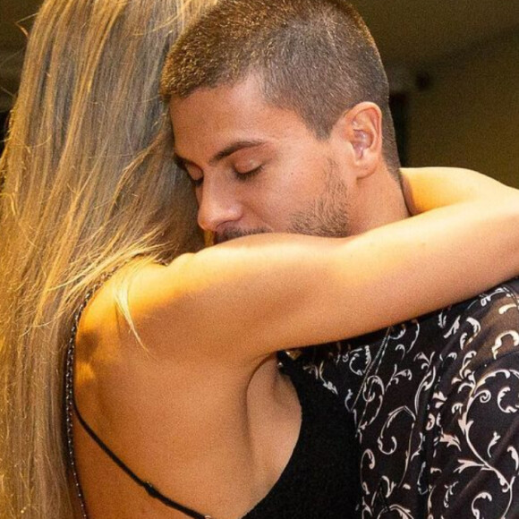 Maíra Cardi e Arthur Aguiar decidiram se mudar do Brasil