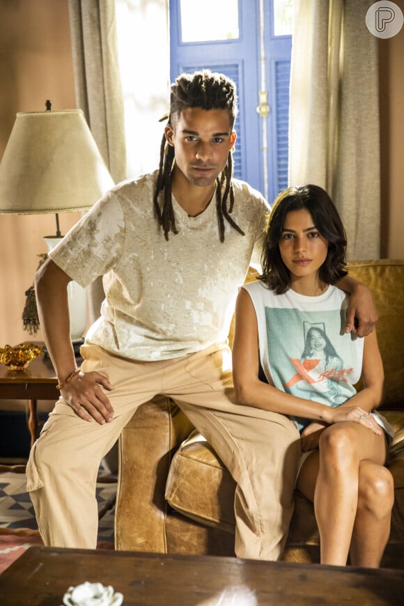 Guta (Julia Dalavia) surpreende Marcelo (Lucas Leto) com revelação, na novela 'Pantanal'