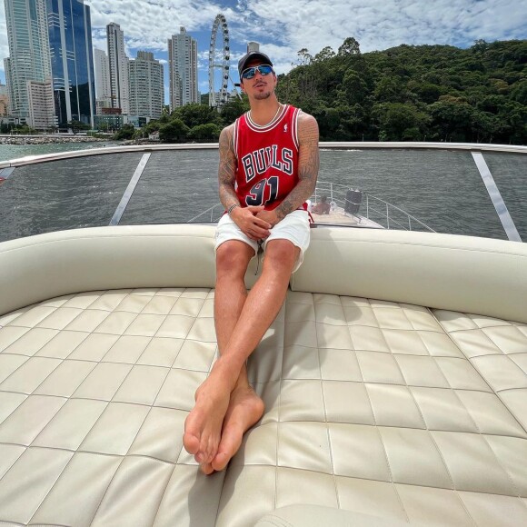 Nas imagens, publicadas no TikTok, Gabriel Medina e Jade Picon aparecem em uma garagem de estacionamento fazendo a coreografia de uma música