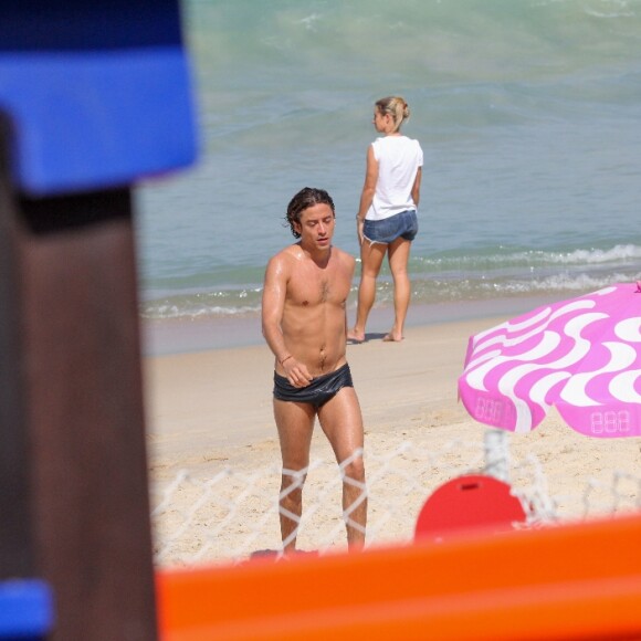 Jesuita Barbosa aproveitou a folga das gravações de 'Pantanal' para renovar o bronzeado