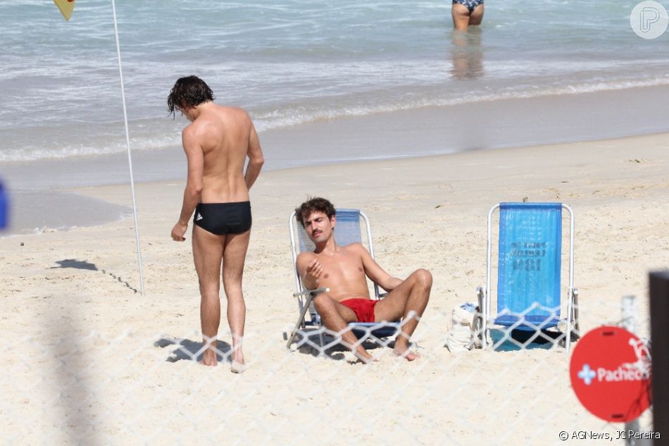 Em maio, Cicero publicou um vídeo de Jesuita Barbosa na praia em sua rede social