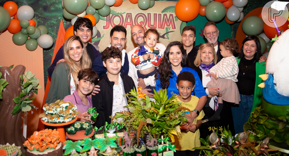 Camilla Camargo recebe família e amigos em aniversário do filho
