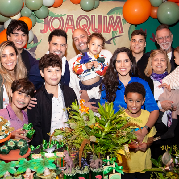 Camilla Camargo recebe família e amigos em aniversário do filho