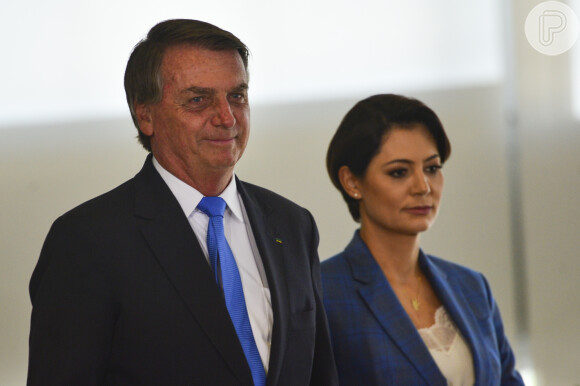 Após o culto, Jair Bolsonaro e Michelle Bolsonaro participaram de um almoço para seletos convidados, segundo a colunista Fábia Oliveira, do Em OFF