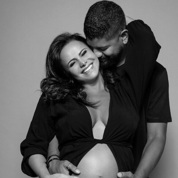 Viviane Araújo publicou novas fotos do ensaio de gestante que realizou com a fotógrafa Nila Costa