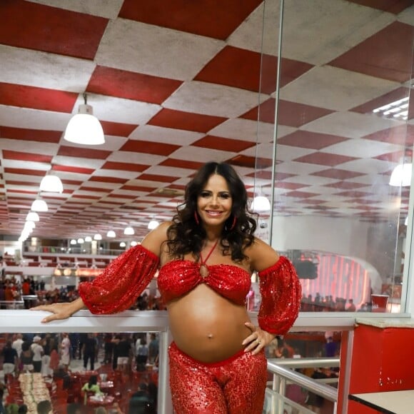 Viviane Araujo: mesmo com o cansaço, engana-se quem pensa que a Rainha de Bateria se entregou à moleza