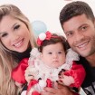 Filha de Hulk e Camila Ângelo usa fantasia divertida em festa temática de 4 meses e derrete a web